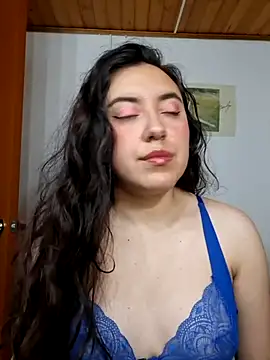 Emi chik online show from March 14, 2026, 11:38 am