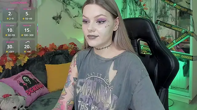 Marta May  online show from October 26, 2025, 5:57 pm