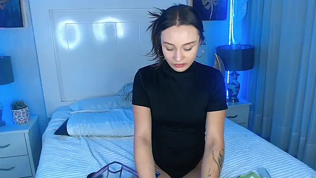 Ivyy Crystal online show from April 16, 2026, 9:39 pm