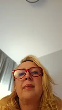 Snapshot of MariaRichi_ chatting on May 9, 2026, 6:11 pm MariaRichi online show from May 9, 2026, 6:11 pm