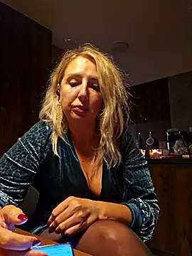 MariaRichi  online show from October 16, 2025, 6:49 pm