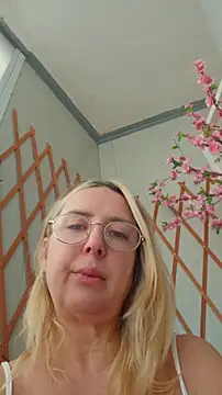 Snapshot of MariaRichi_ chatting on May 26, 2026, 6:22 am MariaRichi online show from May 26, 2026, 6:22 am