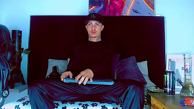 HannibalLester online show from November 26, 2025, 4:56 am