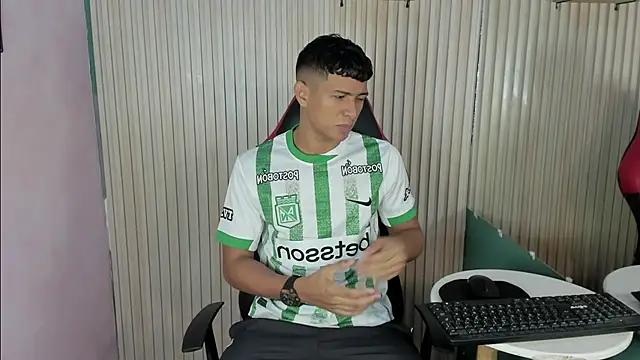 yei-sant online show from November 9, 2025, 3:43 am