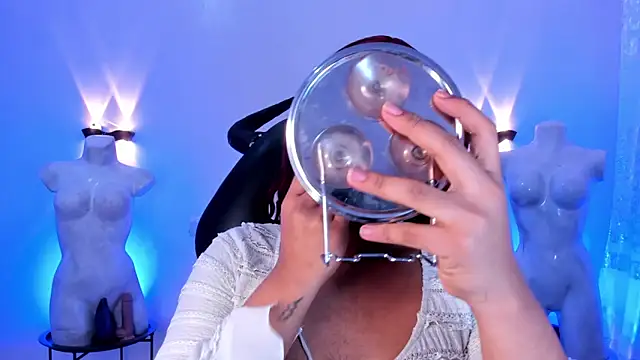 Emili Roux online show from March 15, 2026, 9:49 am