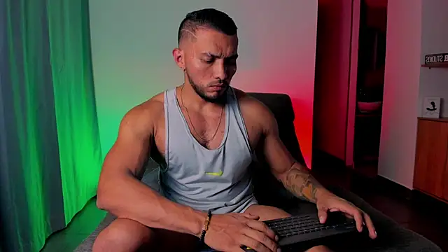 maximusclark1 online show from March 13, 2025, 5:00 am