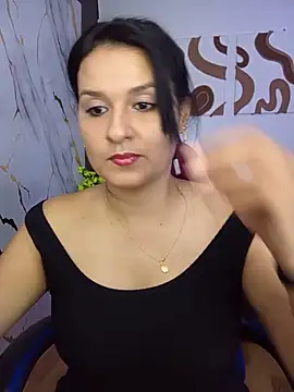 Snapshot of elena_jonees chatting on June 11, 2026, 8:39 pm elena jonees online show from June 11, 2026, 8:39 pm