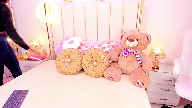 evangelin ts online show from November 10, 2025, 1:49 pm