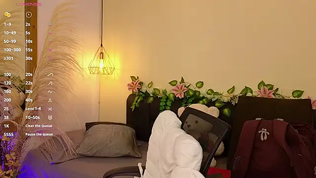 Hannah williams1 online show from September 20, 2025, 9:42 pm