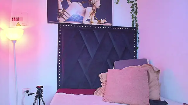 dafne queenn online show from November 19, 2025, 12:38 pm