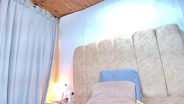 dafne queenn online show from February 8, 2026, 12:36 pm