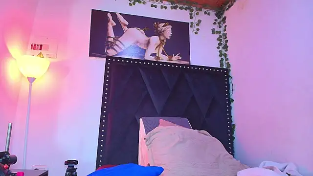 dafne queenn online show from November 22, 2025, 12:48 pm