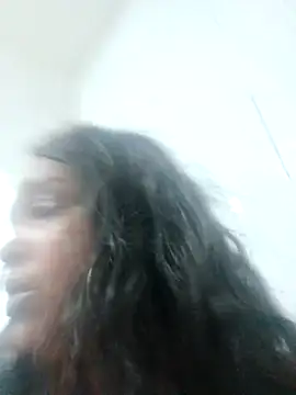 annybarros21 online show from April 9, 2026, 8:04 pm