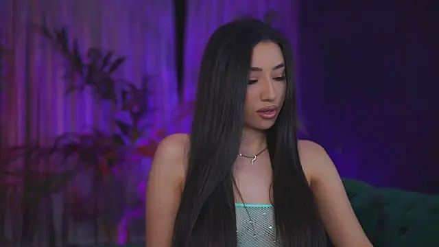 GinaValentinna online show from November 19, 2025, 7:58 pm