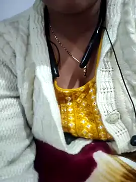 Snapshot of lovelyruhi chatting on January 6, 2025, 11:18 am lovelyruhi online show from January 6, 2025, 11:18 am