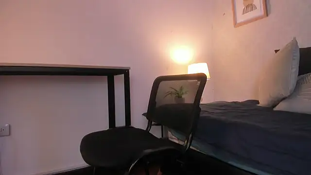 Snapshot of Caroline_dh chatting on February 21, 2026, 11:45 am Caroline dh online show from February 21, 2026, 11:45 am