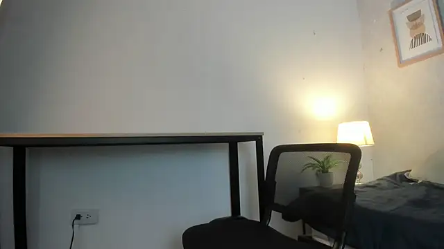 Snapshot of Caroline_dh chatting on February 13, 2026, 11:43 am Caroline dh online show from February 13, 2026, 11:43 am