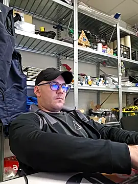 Snapshot of Ibag01 chatting on October 6, 2025, 12:39 pm Ibag01 online show from October 6, 2025, 12:39 pm