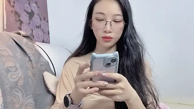 Lili-2 online show from May 26, 2026, 1:31 pm