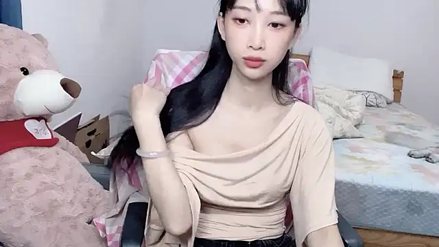 Lili-2 online show from October 12, 2025, 12:39 pm