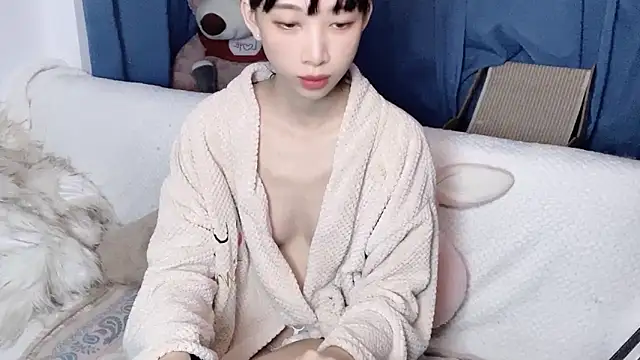 Lili-2 online show from November 15, 2025, 4:44 pm