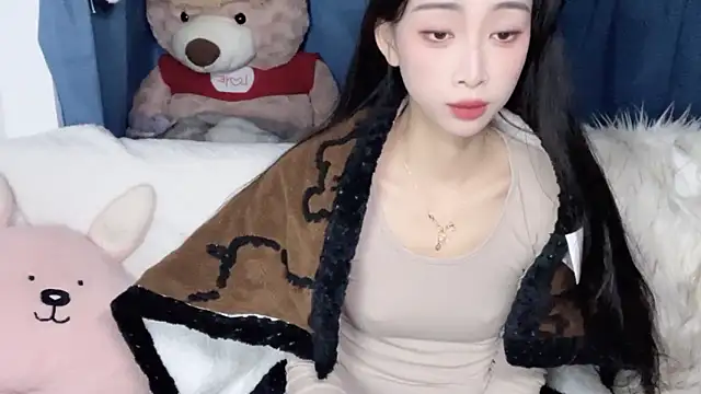 Snapshot of Lili-2 chatting on February 3, 2026, 2:00 pm Lili-2 online show from February 3, 2026, 2:00 pm