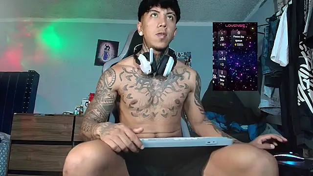 Nickhot0609 online show from November 28, 2025, 11:27 pm