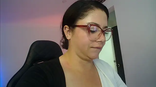 Madame Shein  online show from February 5, 2025, 4:03 pm
