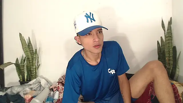 Snapshot of Edward_Milleer chatting on October 6, 2025, 1:51 am Edward Milleer online show from October 6, 2025, 1:51 am