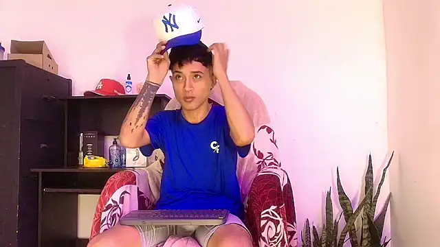 Snapshot of Edward_Milleer chatting on September 27, 2025, 11:33 pm Edward Milleer online show from September 27, 2025, 11:33 pm