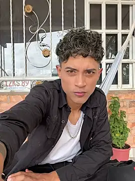 Snapshot of Edward_Milleer chatting on January 1, 2025, 7:53 pm Edward Milleer online show from January 1, 2025, 7:53 pm