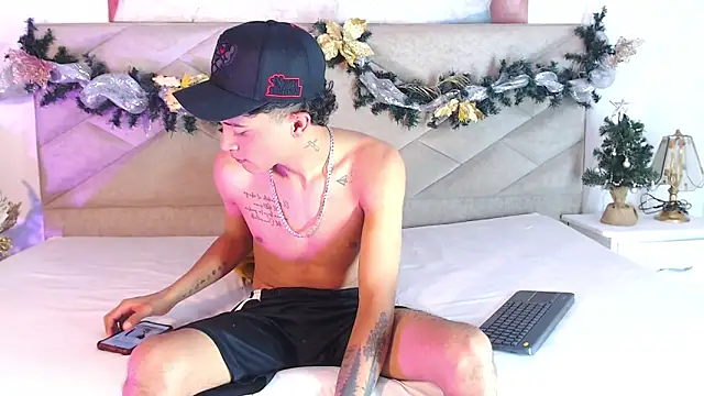 Snapshot of Edward_Milleer chatting on December 7, 2024, 6:15 am Edward Milleer online show from December 7, 2024, 6:15 am