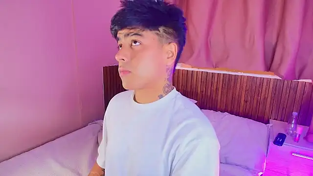 kiing azahell online show from January 9, 2026, 7:54 pm