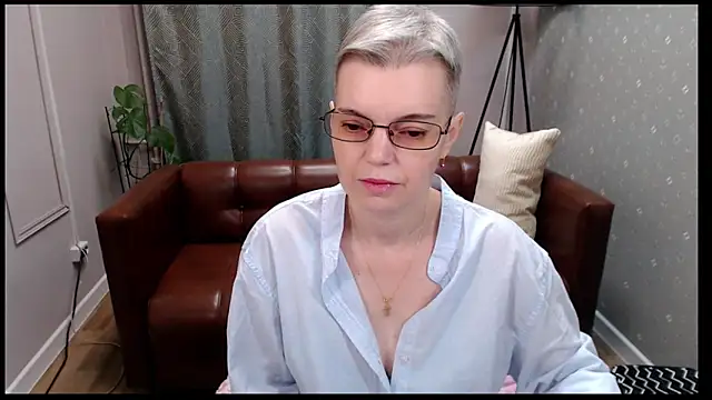 Cutie Erikaa1 online show from November 14, 2025, 2:15 am