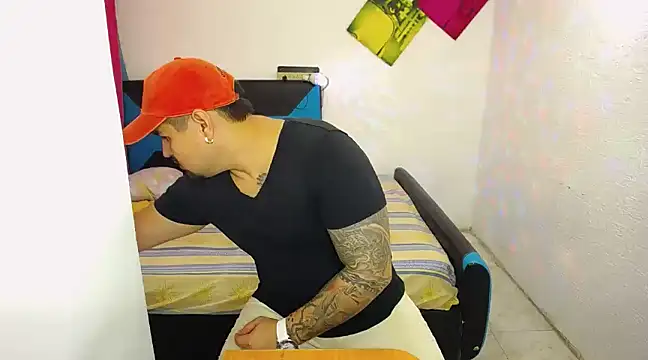 Snapshot of pitbullveryhot chatting on March 19, 2025, 6:12 pm pitbullveryhot online show from March 19, 2025, 6:12 pm