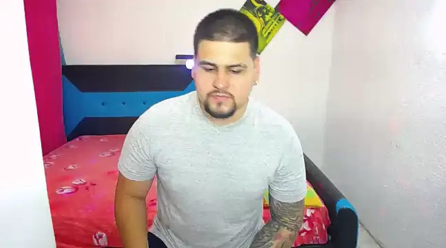 Snapshot of pitbullveryhot chatting on March 22, 2025, 12:06 am pitbullveryhot online show from March 22, 2025, 12:06 am