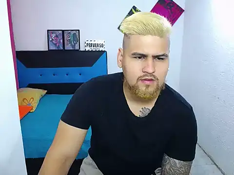 Snapshot of pitbullveryhot chatting on December 2, 2024, 10:03 am pitbullveryhot online show from December 2, 2024, 10:03 am