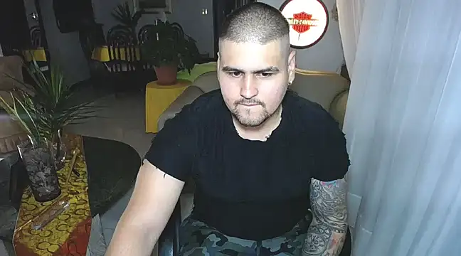 Snapshot of pitbullveryhot chatting on February 13, 2025, 3:18 am pitbullveryhot online show from February 13, 2025, 3:18 am