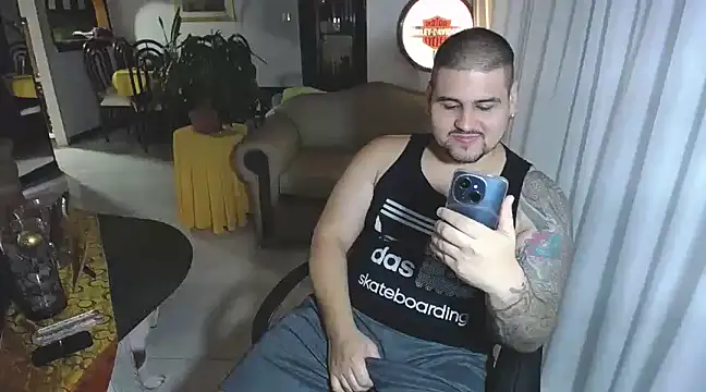 Snapshot of pitbullveryhot chatting on February 17, 2025, 7:58 am pitbullveryhot online show from February 17, 2025, 7:58 am