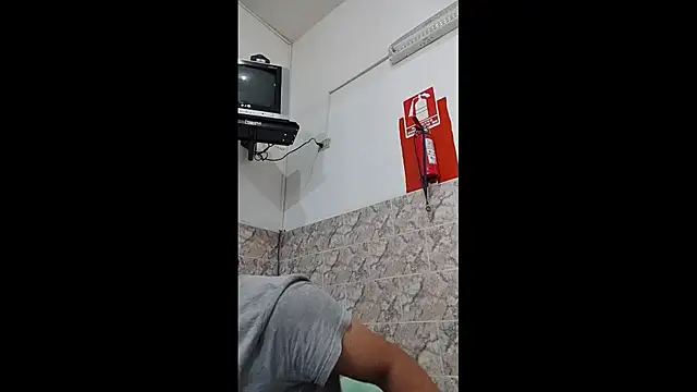 luisfer 306 online show from January 14, 2025, 6:07 pm