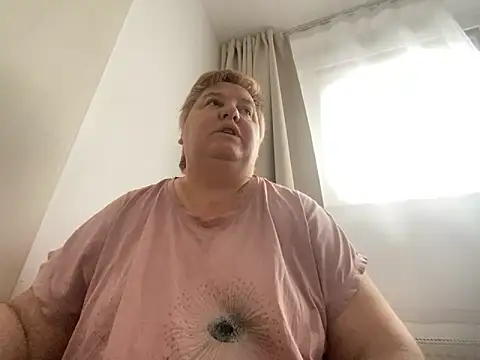 Snapshot of Limonka-Fire chatting on February 8, 2025, 9:24 am Limonka-Fire online show from February 8, 2025, 9:24 am