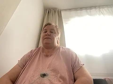 Snapshot of Limonka-Fire chatting on February 8, 2025, 12:28 pm Limonka-Fire online show from February 8, 2025, 12:28 pm