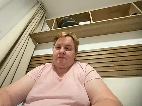 Snapshot of Limonka-Fire chatting on February 16, 2025, 8:11 pm Limonka-Fire online show from February 16, 2025, 8:11 pm