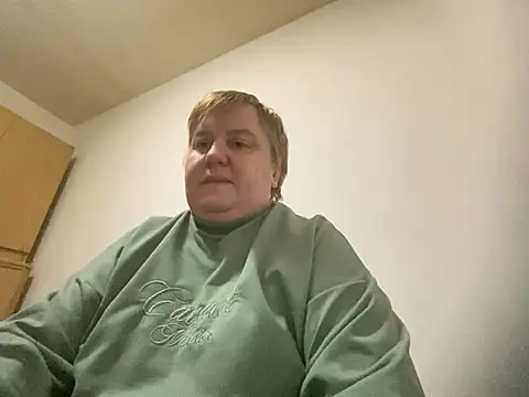 Snapshot of Limonka-Fire chatting on February 17, 2025, 9:32 pm Limonka-Fire online show from February 17, 2025, 9:32 pm