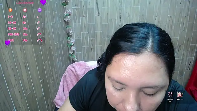 solyeria online show from October 6, 2025, 4:35 am