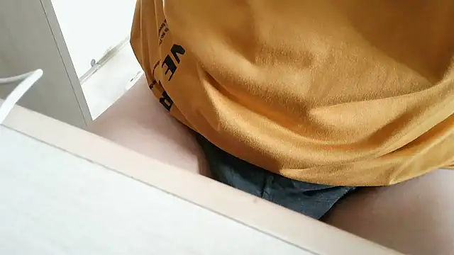 XiaoGuoGuo284512 online show from October 13, 2025, 6:59 am