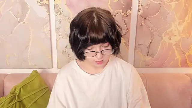 fiamoory online show from December 3, 2025, 1:06 am