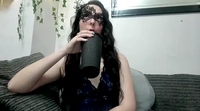 LexiSnowUK online show from February 28, 2025, 8:18 pm