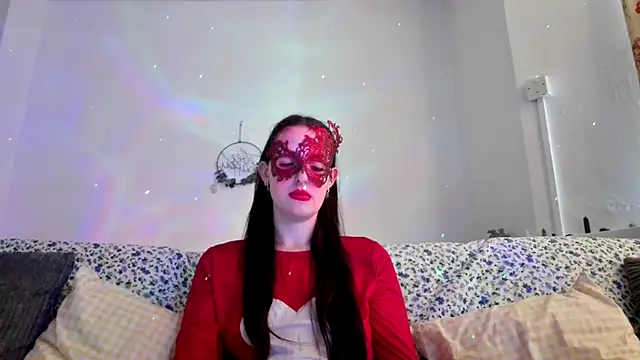 LexiSnowUK online show from December 3, 2025, 10:25 am