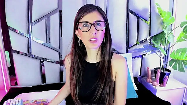  jade white  online show from December 4, 2025, 4:39 pm